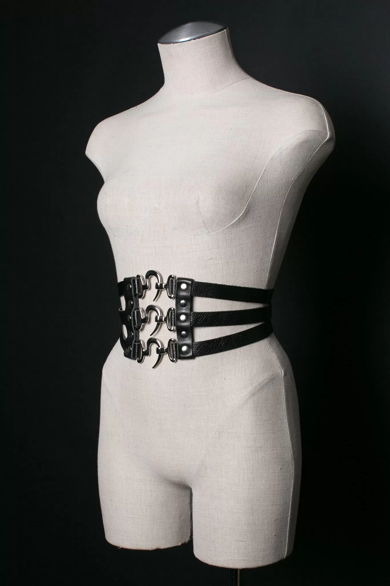 covet corset eyehook belt.